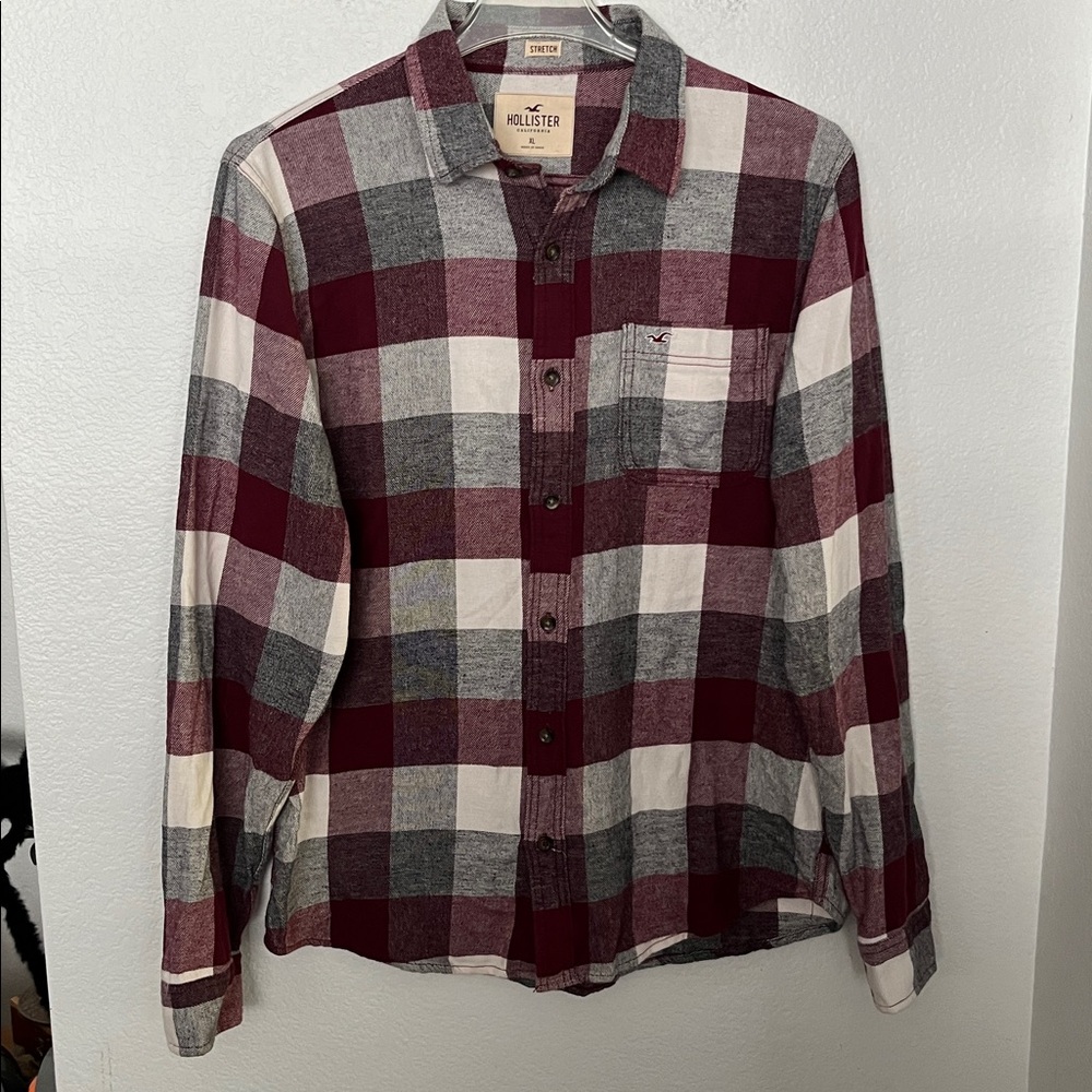 HOLLISTER LONG SLEEVE CASUAL BUTTON DOWN VERY SOFT NWOT SZ XL EXCELLENT COND.